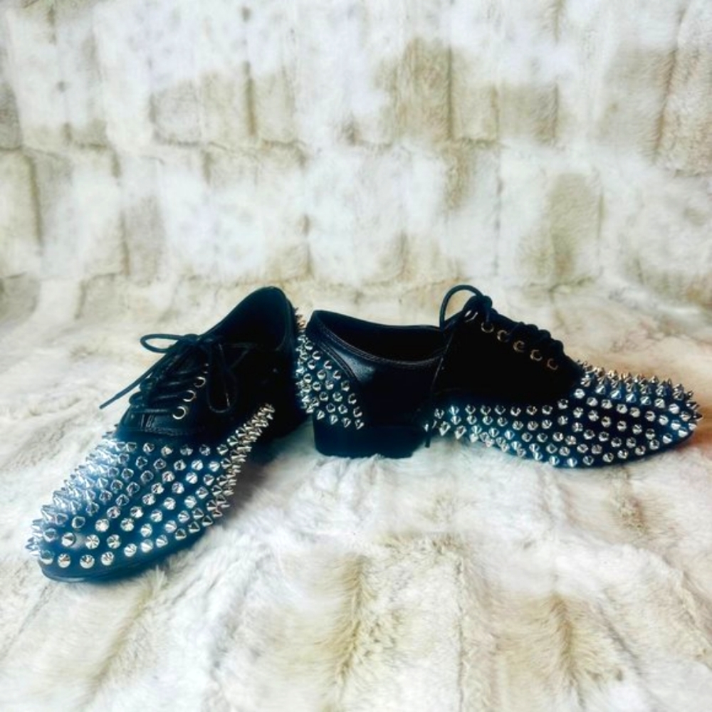 Cape Robbin Black & Silver Spikey Dress Shoe - Picture 6 of 9